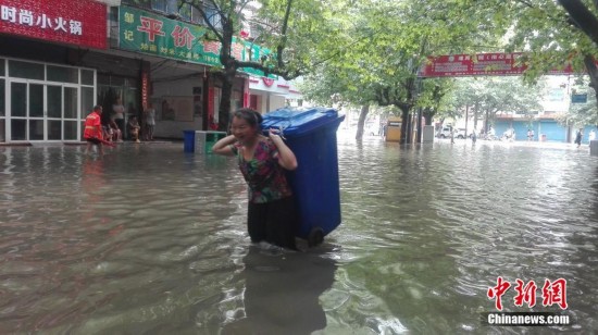 大连暴雨,街道积水成河,城市如何应对 大连暴雨,街道积水成河,城市如何应对
